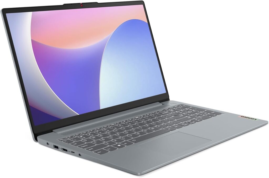 Lenovo IdeaPad Slim 3 15IRH8 16 GB — Tres cuartos: puertos izquierdos