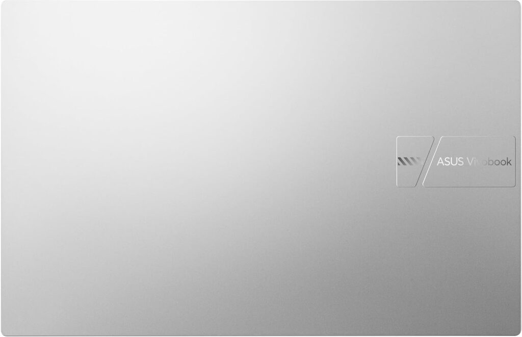 ASUS Vivobook 15 M1502NAQ 16 GB — Tapa Cold Silver cerrada