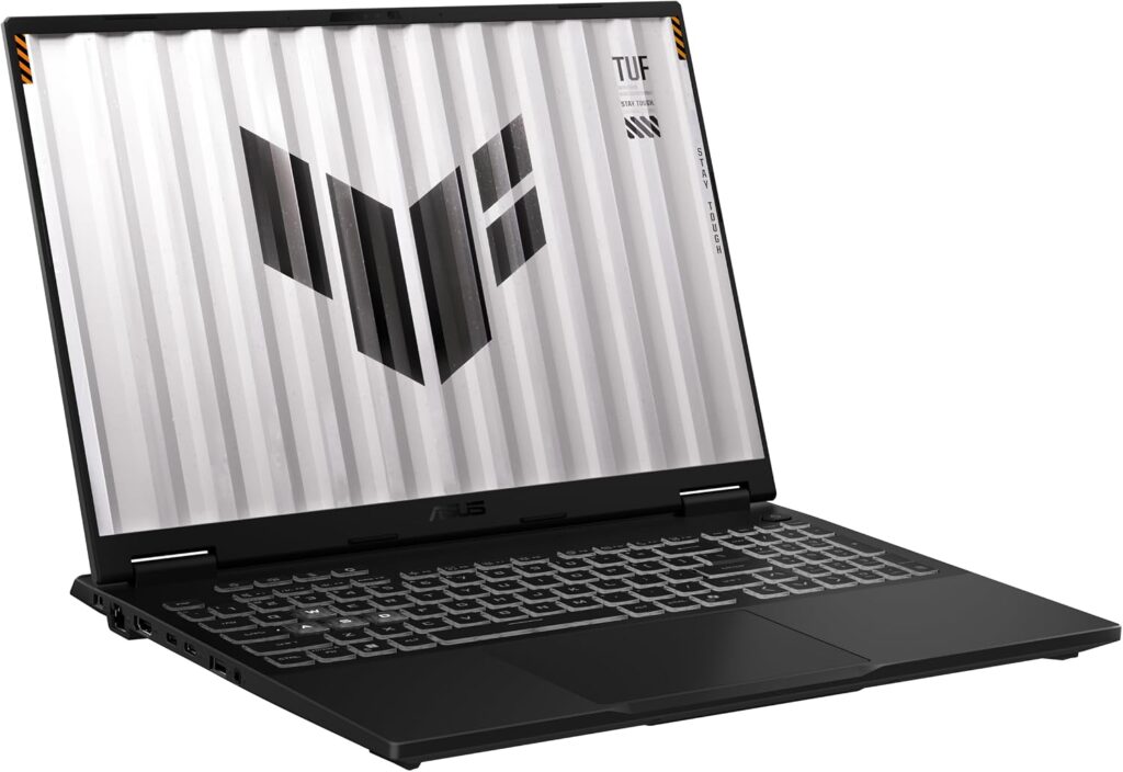 ASUS TUF A16 FA608UMI RTX 5060 — Tres cuartos, puertos izquierdos